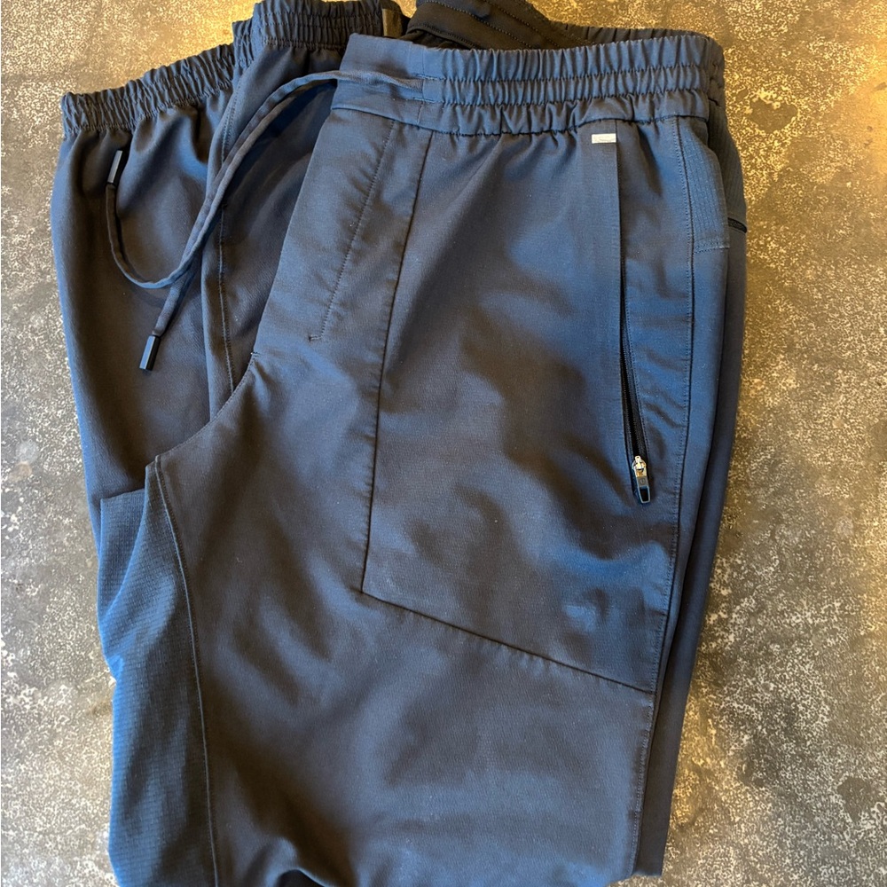 Lululemon men’s license to train classic navy size large